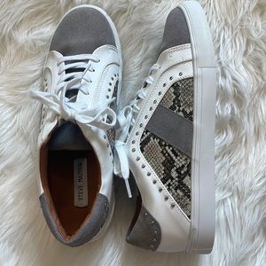 Steve Madden lace up sneakers